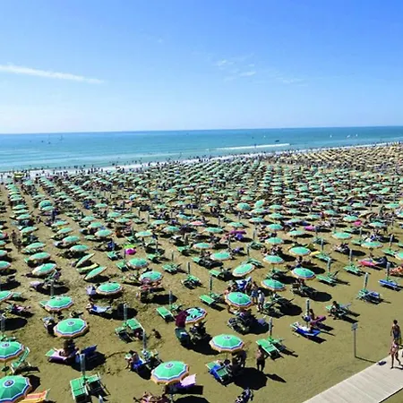 Ideal Getaway For Groups In Daire Bibione