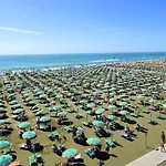 Ideal Getaway For Groups In Daire Bibione